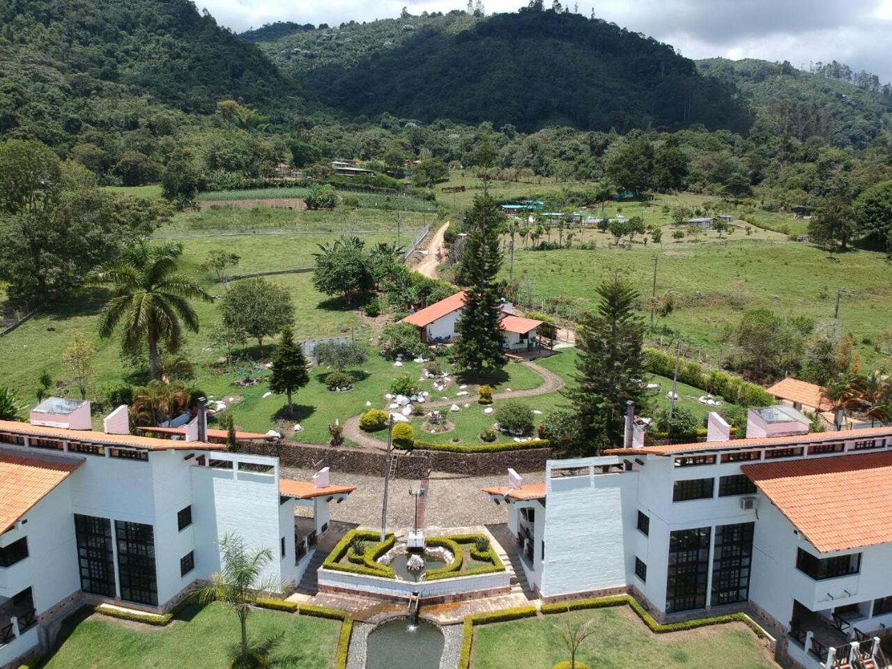 Hotel Maca Lago カリマ エクステリア 写真